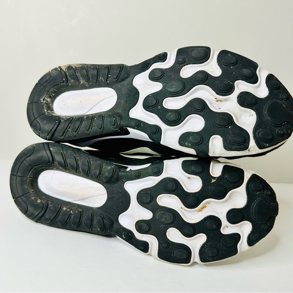 Nike Air Max 270 React Sneaker, Black and White, Size: US 7Y = 25 cm = women US - Picture 10 of 10
